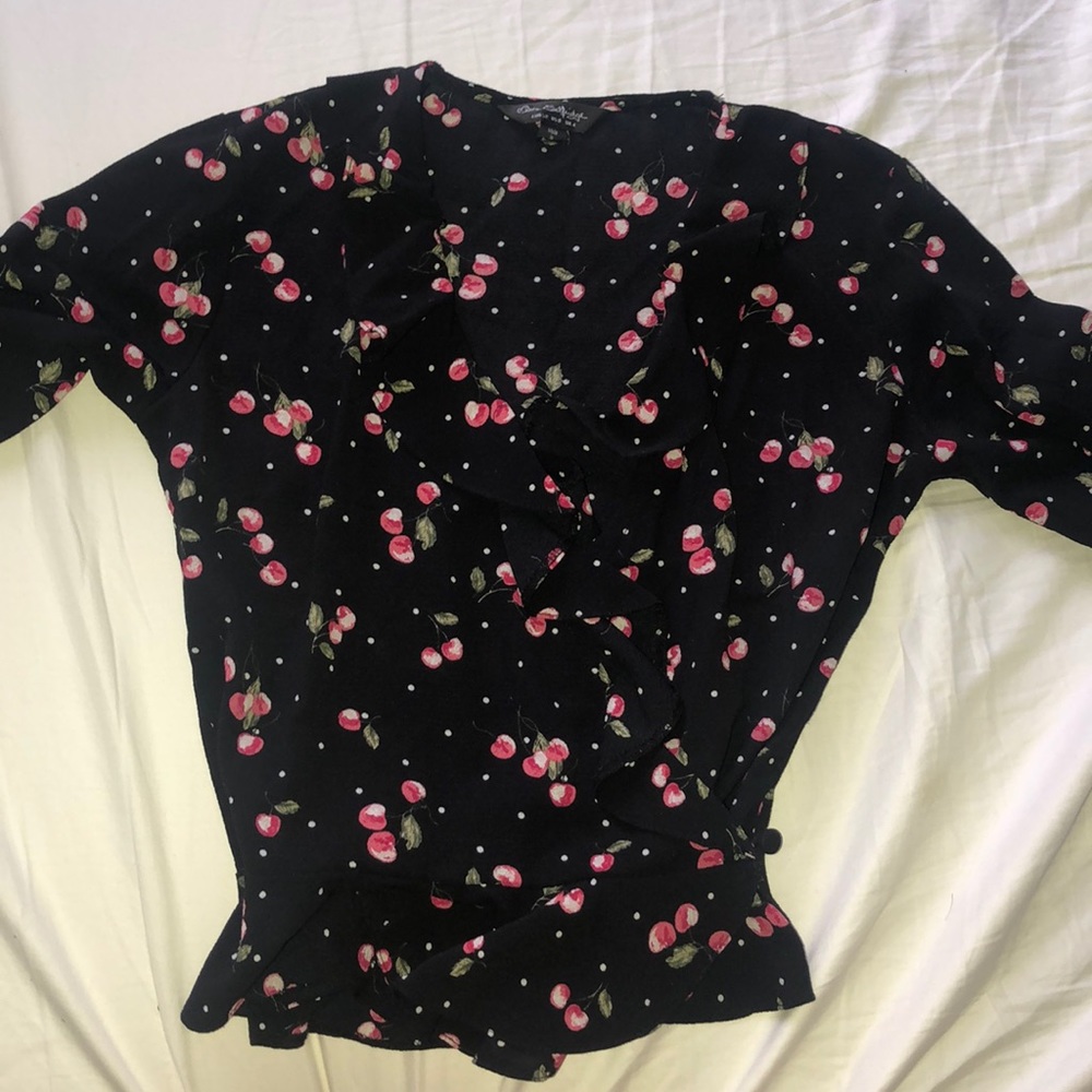 🍒 Cherry Ruffle Wrap Blouse - Picture 3 of 7